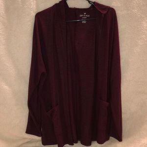 AMERICAN EAGLE Maroon cardigan with hood